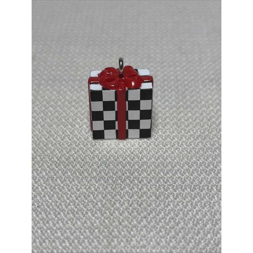 NIB VTG Hallmark Keepsake 1958 CUSTOM CORVETTE 2001 Club Ed. Ornament